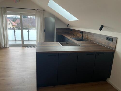 Foto - 3 Zi DG-Wohnung mit EB-Küche - Solewärmepumpe - Komplettsaniert