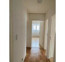 3-Zi.-DG-Wohnung mit Aussicht über Stuttgart, Garten & EBK