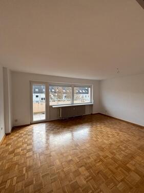 Foto - 3 - Zimmer Wohnung mit Sonnenbalkon und Stellplatz