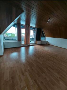 Foto - Frisch renovierte großzügige Wohnung mit 2 Loggien