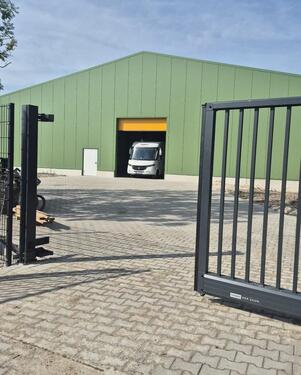 Foto - Stellplatz für Wohnmobil Wohnwagen in frostfreier Halle