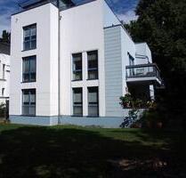 Wunderschöne, großzügige Wohnung mit zwei vollwertigen Bädern, zwei Balkonen, Tiefgaragenstellplatz und Kellerraum - Potsdam Berliner Vorstadt