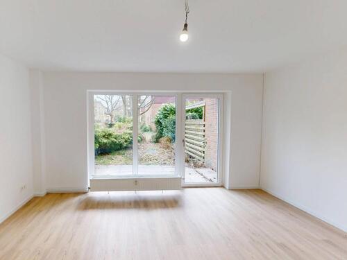 Foto - Umfänglich renovierte 2-Zimmer-Wohnung mit TERRASSE und EBK in Hamburg-Rissen