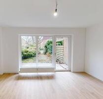 Umfänglich renovierte 2-Zimmer-Wohnung mit TERRASSE und EBK in Hamburg-Rissen