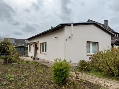 Foto - Charmanter Bungalow auf großzügigem Grundstück