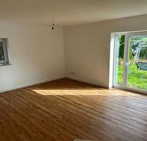 Kernsanierte 2-Zimmer Einliegerwohnung mit Terrasse und Garten - Netphen
