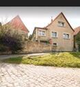 Foto - Großes Einfamilienhaus mit Garten und Garage