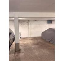 Überdachte Garage mit elektrischem Tor in Achim zu vermieten