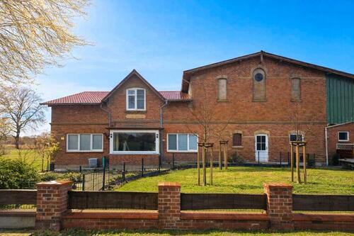 Foto - Resthof mit ca. 3 Hektar Land, Stallungen, 260qm2 Bauernhaus.