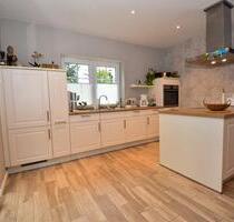 Idyllisches Wohnen auf dem Land – Charmante Erdgeschosswohnung mit Einbauküche und Garten in Augustendorf - Friesoythe