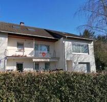 Erdgeschosswohnung mit Doppelgarage, eigenesGrundstück, vermietet - Siegen Eiserfeld