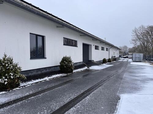Foto - Lagerhalle - 750,00&nbsp;EUR Miete,