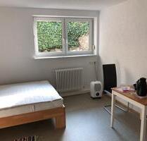 Ein Zimmer nur an weibliche Person zu vermieten. - March