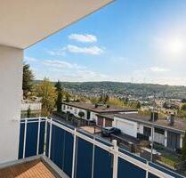 Helle 2-Zimmer Wohnung, Balkon und EBK mit 67 m² in Veitshöchheim