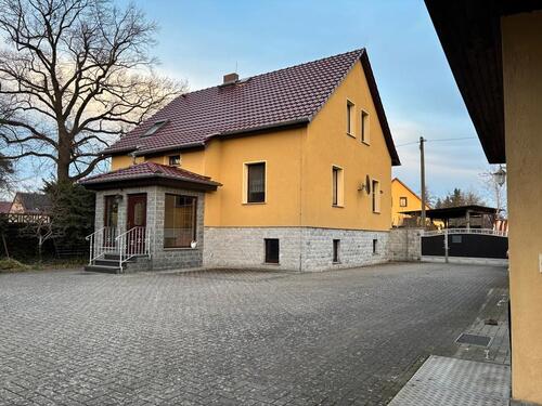 Foto - Einfamilienhaus auf dem Land mit Pool Sauna Garagen Sommerhaus