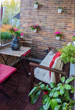 Foto - Möbliert: Zentrale 2-Zimmer-Wohnung mit gemütlichem Balkon