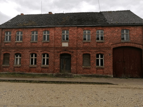 Foto - Sanierungsbedürftiger Hof mit großer Scheune, fast 1 Hektar insg