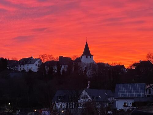Foto - Ein Zuhause mit Burgblick und Zukunftsperspektive