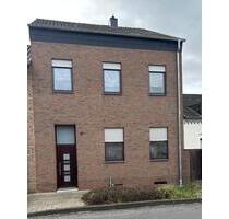 Haus zur Miete - 1.190,00&nbsp;EUR Kaltmiete, ca.&nbsp; 122,00&nbsp;m&sup2; in Euskirchen (PLZ: 53881) Dom-Esch