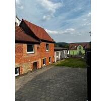 Sanierungsbedürftiges Einfamilienhaus mit Garten und Stellplätzen - Arnstein