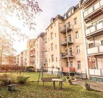 4-Zimmer-Wohnung I Einbauküche I modernes Bad mit Wanne I Dachgeschoss I Aufzug vorhanden - Leipzig Ost