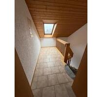 Wohnung zu Vermieten - 950,00&nbsp;EUR Kaltmiete, ca.&nbsp; 131,00&nbsp;m&sup2; in Wenzenbach (PLZ: 93173)