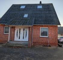 Einfamilienhaus zu vermieten - 1.100,00&nbsp;EUR Kaltmiete, ca.&nbsp; 100,00&nbsp;m&sup2; in Dägeling (PLZ: 25578)