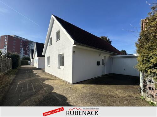 Foto - Einfamilienhaus in ruhiger, zentraler Lage mit Garten und Garage