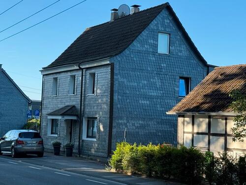 Foto - Freistehendes Zweifamilienhaus in guter Lage zu verkaufen