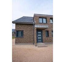 Doppelhaushälfte mit Garage und Garten - Weeze