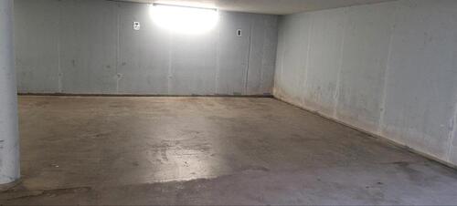 Foto - KFZ - Stellplatz in einer Garage