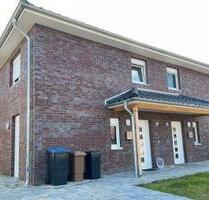 Moderne Doppelhaushälfte (2021) mit Garten, Terrasse und solider - Kellinghusen