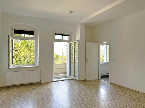 Foto - Bezugsfrei: 1-Zi-Altbau mit Balkon & Grünblick – provisionsfrei