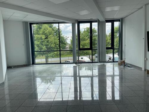 Foto - Zentrale Bürofläche mit 5 Einbüros Küche Toiletten