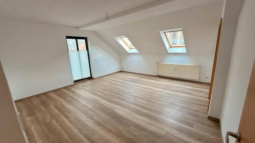 Foto - Helle & großzügige 2-Zimmer-DG Wohnung mit Balkon und Stellplatz