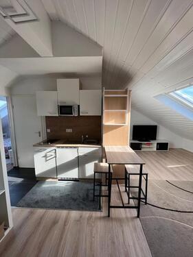 Foto - Renovierte *2-Zimmer Dachgeschosswohnung möbliert