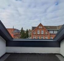 Anfragen NUR per E-Mail. Moderne 1-Zimmer Studiowohnung im 4.OG mit großem Balkon, hohem Decken, Schlafetage, GarderobenraumAK und Aufzug in der Nahe Magistrat Gelände Bremerhaven.