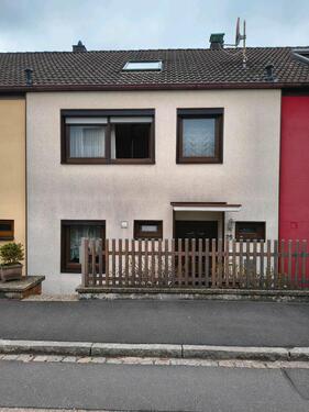 Foto - Reihenhaus, mit ausgeb. DG (Sauna), 2 Garagen in ruhiger Lage