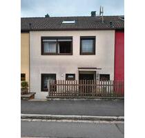 Reihenhaus, mit ausgeb. DG (Sauna), 2 Garagen in ruhiger Lage - Reichenschwand