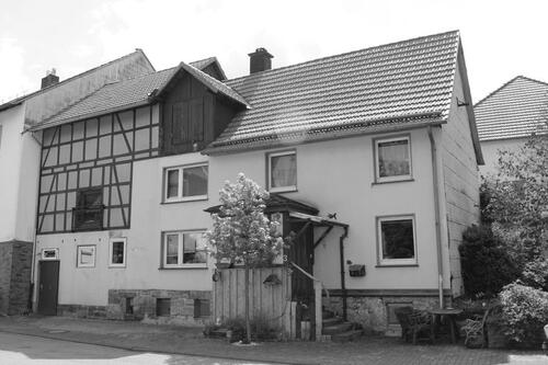 Foto - Fachwerkhaus mit Werkstatt, Ausbaupotenzial und Stellplatz