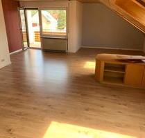 Charmante DG Wohnung, EBK, Klima, 3 Zi., Balkon, Stellplatz - Aspach