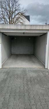 Foto - Oldtimer Cabrio Boot Motorrad Garage Stellplatz