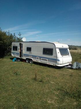 Foto - Stellplätze für Wohnwagen, Wohnmobiele, Boote Anhänger usw.
