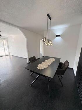 Foto - 3,5-Zimmer-Wohnung mit 2 Balkonen, Stellplatz & schöner Aussicht