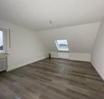 Großzügige, helle 4,5 Zimmerwohnung über 2 Ebenen mit DG Studio - Oberhausen Alsfeld