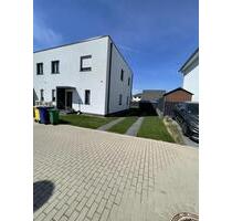 Ruhig & modern: Neubau-Doppelhaus mit Garten in Rousseau-Park - Ludwigsfelde