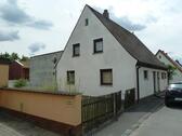 Foto - Grundstück in zentraler ruhiger Lage m. Altbestand DHH renovierun