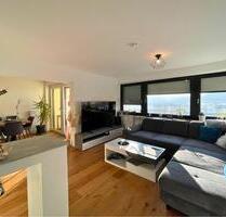 Moderne 4 12 Zim. Wohnung, oberste Etage mit Lift, Einbauküche, Panorama - Balkon, große Garage - Mellrichstadt