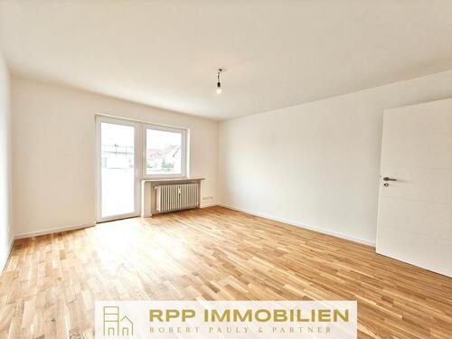 Foto - Erstbezug nach Renovierung: 2,5-Zimmer-Wohnung mit sonnigem SüdOst-Balkon und 2 Stellplätzen