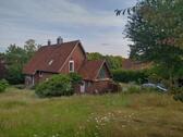 Foto - Haus mit großem Grundstück, halb renoviert